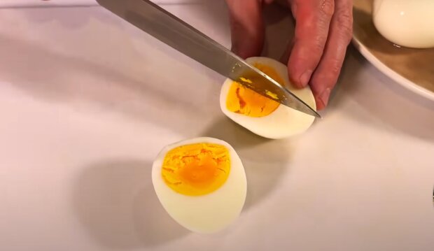 Варені яйця: скрін з відео