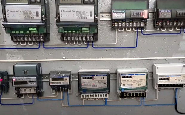 Счетчики электроэнергии. Фото: скриншот YouTube-видео.