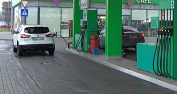 На украинских АЗС выросли цены на топливо.Фото: скриншот YouTube