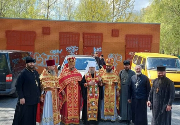 Священники УПЦ повезли Благодатный огонь в зону ООС