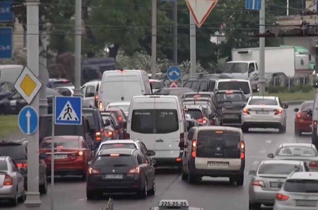 На украинских дорогах.Фото: скриншот Youtube