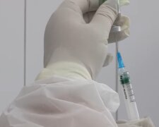Вакцинация от коронавируса.  Фото: скриншот YouTube-видео