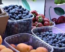 Ягоды и фрукты. Фото: скриншот YouTube-видео.