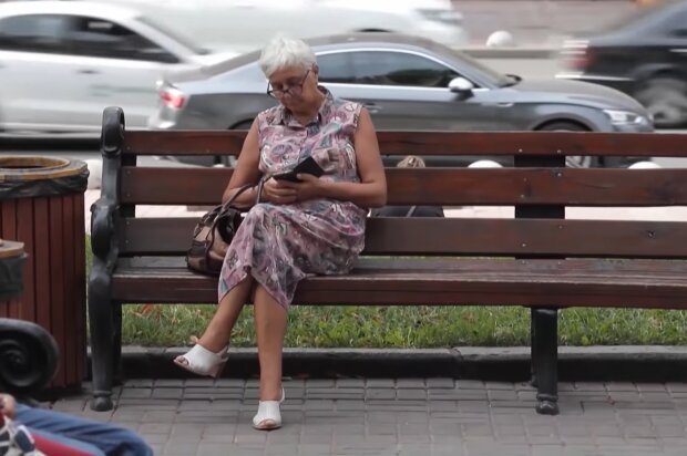 Пенсионерка.  Фото: скриншот YouTube-видео