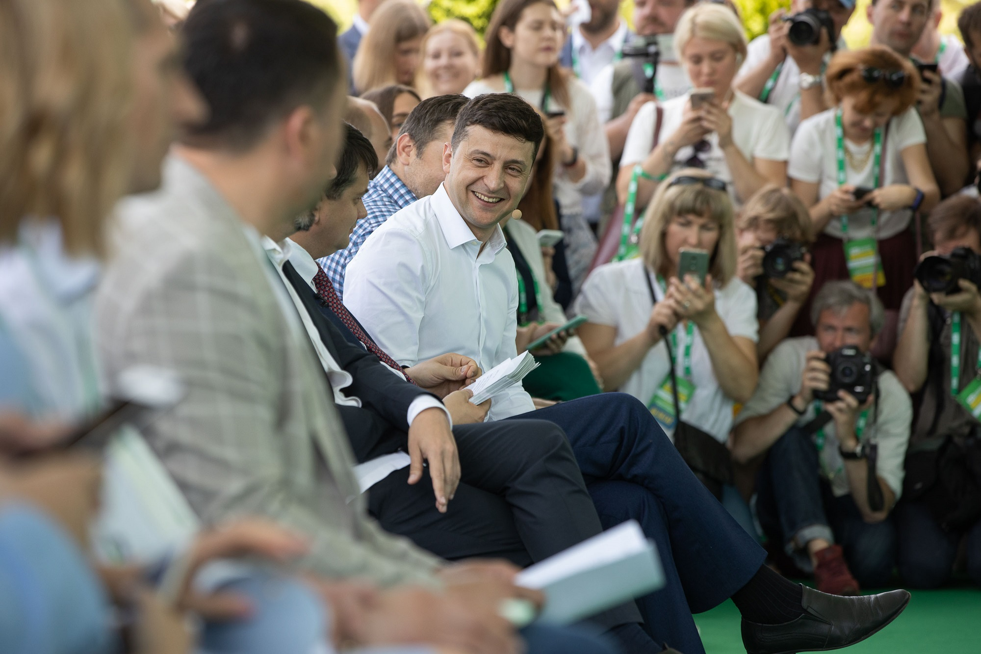 Слуга народа. Партия Зеленского слуга народа. Команда Зеленского слуга народу. Зеленский селфи с народом. Президентской партии «слуга народа».